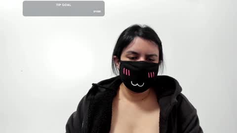 Snapshot of heredigitally chatting on 02/06/25, 02:00 3 online show from 02/06/25, 02:00