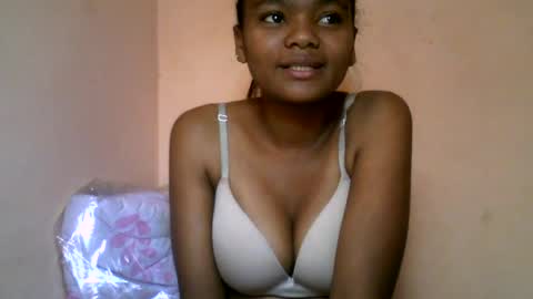Snapshot of herisse01 chatting on 06/12/26, 08:02 herisse01 online show from 06/12/26, 08:02