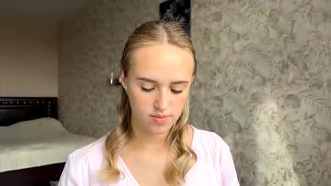 Sylvia online show from 09/17/25, 08:38