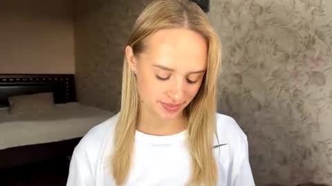 Sylvia online show from 09/23/25, 07:55