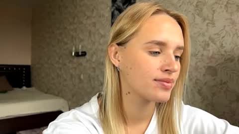 Sylvia online show from 09/27/25, 07:35