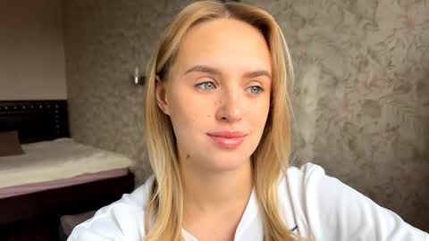 Sylvia online show from 10/03/25, 08:22