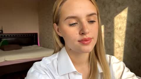 Sylvia online show from 10/11/25, 08:13