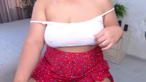 Snapshot of heroine_of_your_life chatting on 09/29/25, 05:45 Maryana online show from 09/29/25, 05:45