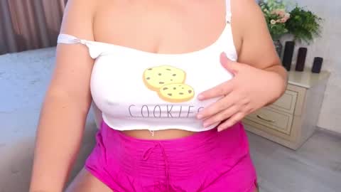 Snapshot of heroine_of_your_life chatting on 10/05/25, 08:23 Maryana online show from 10/05/25, 08:23