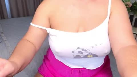 Snapshot of heroine_of_your_life chatting on 10/08/25, 06:33 Maryana online show from 10/08/25, 06:33