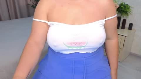 Snapshot of heroine_of_your_life chatting on 10/14/25, 05:41 Maryana online show from 10/14/25, 05:41