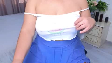 Snapshot of heroine_of_your_life chatting on 10/15/25, 06:13 Maryana online show from 10/15/25, 06:13