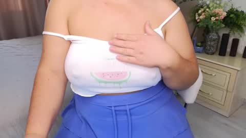 Snapshot of heroine_of_your_life chatting on 10/16/25, 05:41 Maryana online show from 10/16/25, 05:41