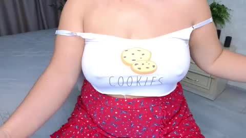 Snapshot of heroine_of_your_life chatting on 10/17/25, 05:43 Maryana online show from 10/17/25, 05:43