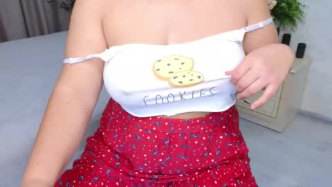 Snapshot of heroine_of_your_life chatting on 10/31/25, 06:47 Maryana online show from 10/31/25, 06:47