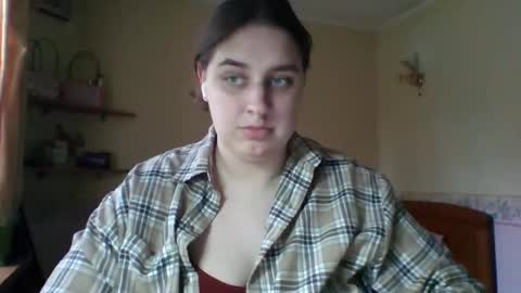 Snapshot of hess_luna_ chatting on 11/12/25, 10:04 hess_luna_ online show from 11/12/25, 10:04