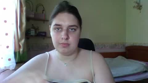 hess_luna_ online show from 06/17/26, 09:12