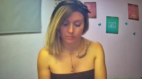 Hestesiaxx online show from 09/17/25, 02:35