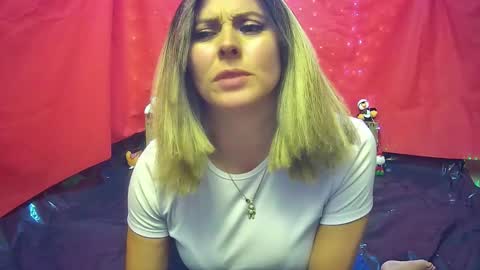 Snapshot of hestesiaxx chatting on 12/22/25, 01:24 Hestesiaxx online show from 12/22/25, 01:24