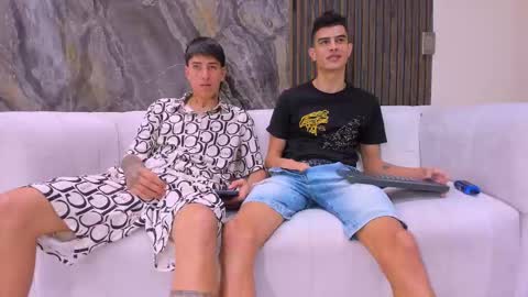 Snapshot of heteros_men chatting on 11/19/25, 08:20 heteros men online show from 11/19/25, 08:20