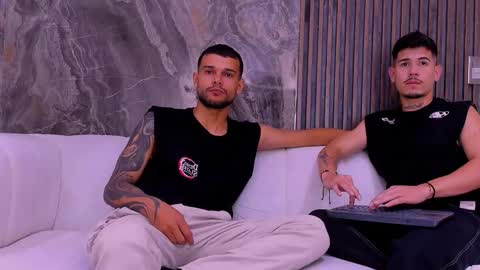 Snapshot of heteros_men chatting on 11/24/25, 08:41 heteros men online show from 11/24/25, 08:41