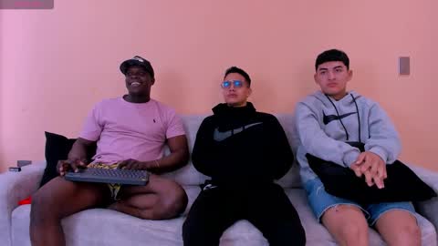 Snapshot of heteros_men chatting on 11/29/25, 01:47 heteros men online show from 11/29/25, 01:47