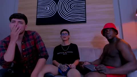 Snapshot of heteros_men chatting on 12/04/25, 02:48 heteros men online show from 12/04/25, 02:48