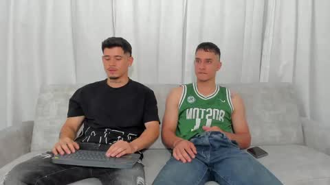 Snapshot of heteros_men chatting on 04/25/26, 02:14 heteros men online show from 04/25/26, 02:14
