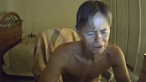 Snapshot of hewes1 chatting on 12/21/25, 10:22 hewes1 online show from 12/21/25, 10:22