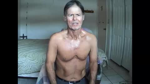 Snapshot of hewes1 chatting on 02/16/26, 01:18 hewes1 online show from 02/16/26, 01:18