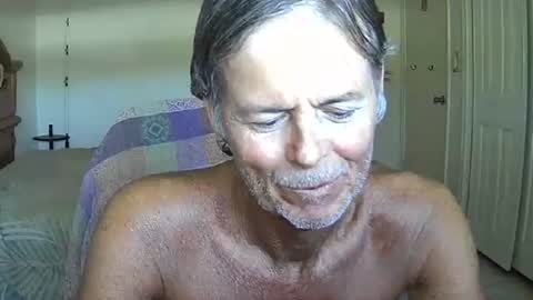 Snapshot of hewes1 chatting on 04/18/26, 07:07 hewes1 online show from 04/18/26, 07:07