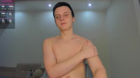 Snapshot of hey_chrisss chatting on 10/30/25, 01:12 Christian online show from 10/30/25, 01:12