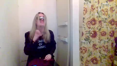 Snapshot of hey_mikky chatting on 02/11/25, 05:47 hey_mikky online show from 02/11/25, 05:47