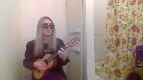 Snapshot of hey_mikky chatting on 02/12/25, 11:41 hey_mikky online show from 02/12/25, 11:41