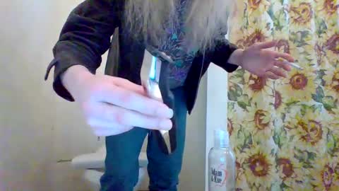 Snapshot of hey_mikky chatting on 03/06/25, 03:35 hey_mikky online show from 03/06/25, 03:35
