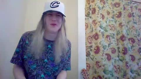 Snapshot of hey_mikky chatting on 03/07/25, 02:34 hey_mikky online show from 03/07/25, 02:34