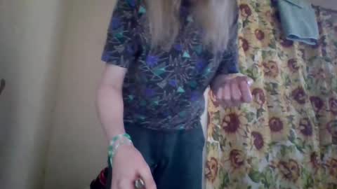 Snapshot of hey_mikky chatting on 03/09/25, 02:43 hey_mikky online show from 03/09/25, 02:43