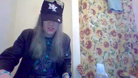 Snapshot of hey_mikky chatting on 03/09/25, 05:49 hey_mikky online show from 03/09/25, 05:49