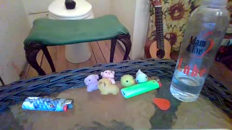 Snapshot of hey_mikky chatting on 03/10/25, 08:37 hey_mikky online show from 03/10/25, 08:37