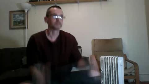 Snapshot of heyafamalam chatting on 11/12/25, 06:03 heyafamalam online show from 11/12/25, 06:03