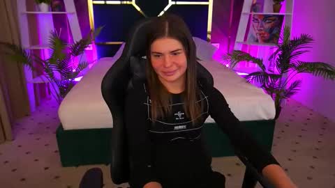 Snapshot of heyemilly chatting on 10/22/25, 08:03 heyemilly online show from 10/22/25, 08:03