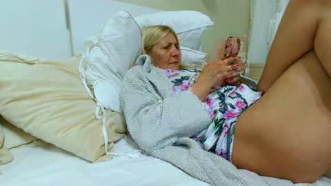 Snapshot of heyheygrey chatting on 11/15/25, 06:48 Heyheygrey online show from 11/15/25, 06:48