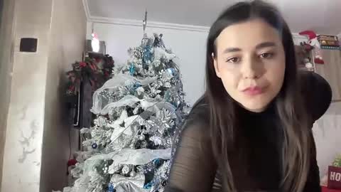 Snapshot of heymiavoss chatting on 12/17/25, 02:06 mia online show from 12/17/25, 02:06