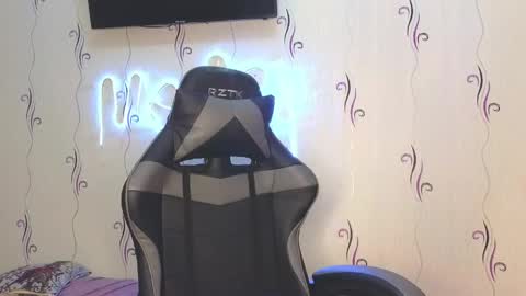 Snapshot of heyy_baddie chatting on 05/19/26, 01:56 Heyy baddie online show from 05/19/26, 01:56