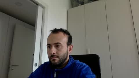 Snapshot of hhombre chatting on 10/30/25, 11:55 hhombre online show from 10/30/25, 11:55