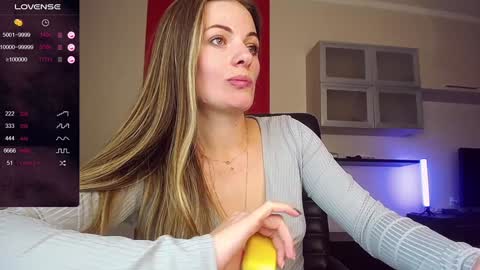 Lina online show from 12/21/24, 11:33