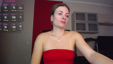 Lina online show from 11/17/25, 08:09