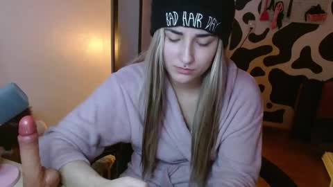 Snapshot of hi_elora chatting on 05/20/26, 01:01 Elora online show from 05/20/26, 01:01