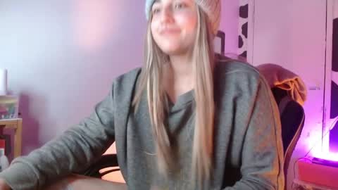 Snapshot of hi_elora chatting on 05/28/26, 12:08 Elora online show from 05/28/26, 12:08