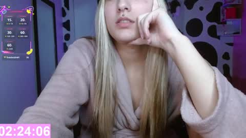 Snapshot of hi_elora chatting on 06/03/26, 12:35 Elora online show from 06/03/26, 12:35