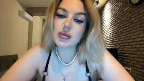 Snapshot of hi_lina chatting on 06/14/26, 02:20 Hi lina online show from 06/14/26, 02:20
