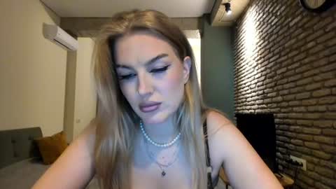 Snapshot of hi_lina chatting on 06/14/26, 02:24 Hi lina online show from 06/14/26, 02:24