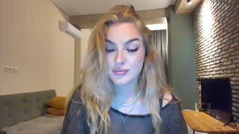 Hi lina online show from 06/25/26, 05:12