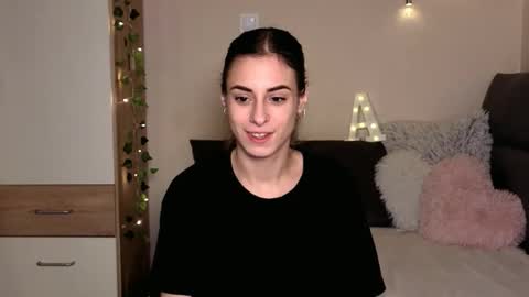 Ana online show from 12/15/25, 08:13